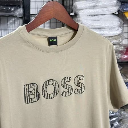Camiseta Estampada Hugo Boss cor Bege — imagem 1 de 2