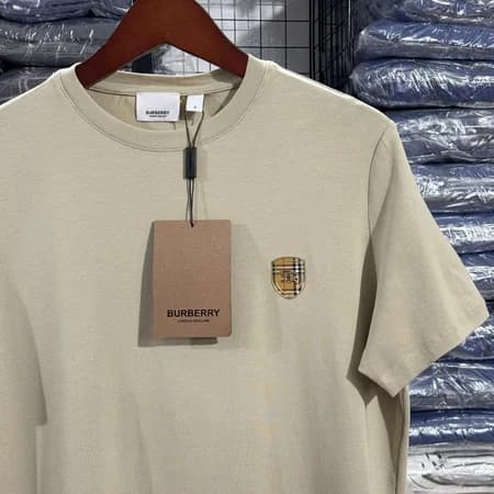 Camiseta Basica Burberry cor Bege — imagem 1 de 1