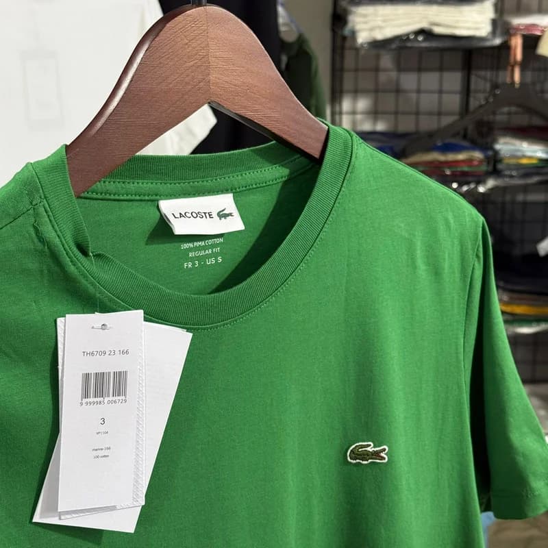 Camiseta Basica Lacoste cor verde bandeira — imagem 1 de 3