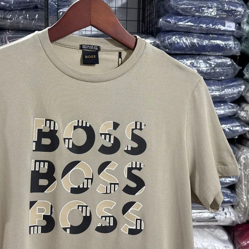 Camiseta Estampada Hugo Boss cor Bege — imagem 1 de 1