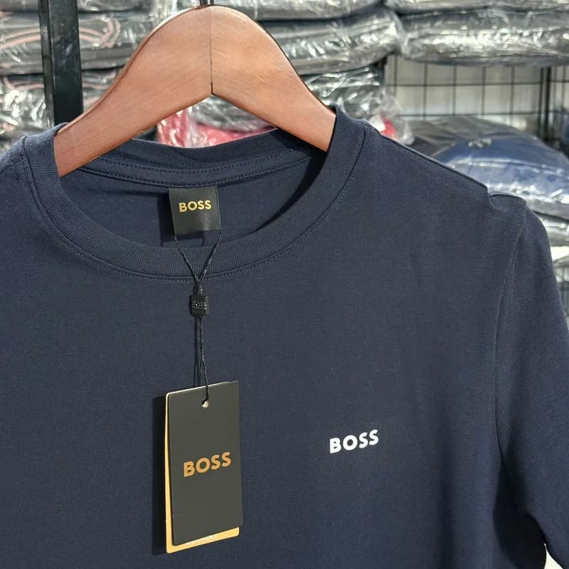 Camiseta Basica Hugo Boss cor Azul Marinho — imagem 1 de 3
