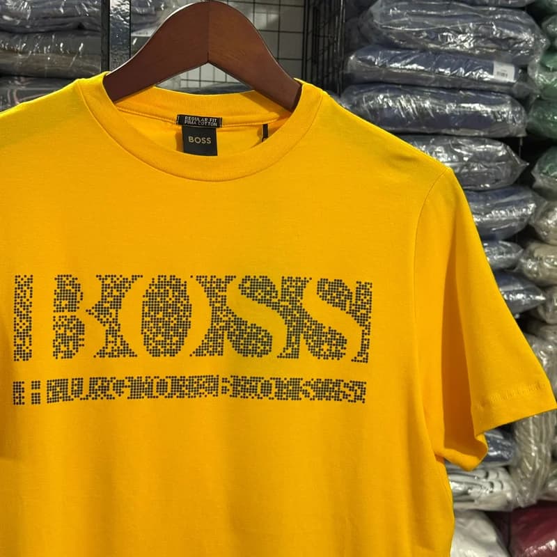 Camiseta Estampada Hugo Boss cor Amarelo — imagem 1 de 1
