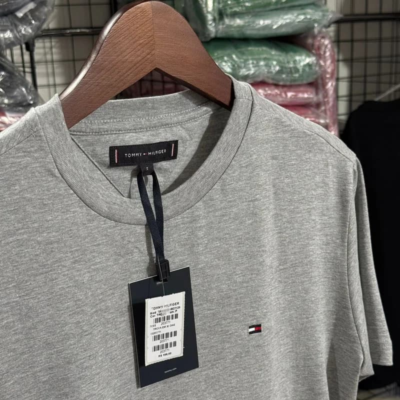 Camiseta Basica Tommy Hilfiger cor Cinza Mescla — imagem 1 de 1