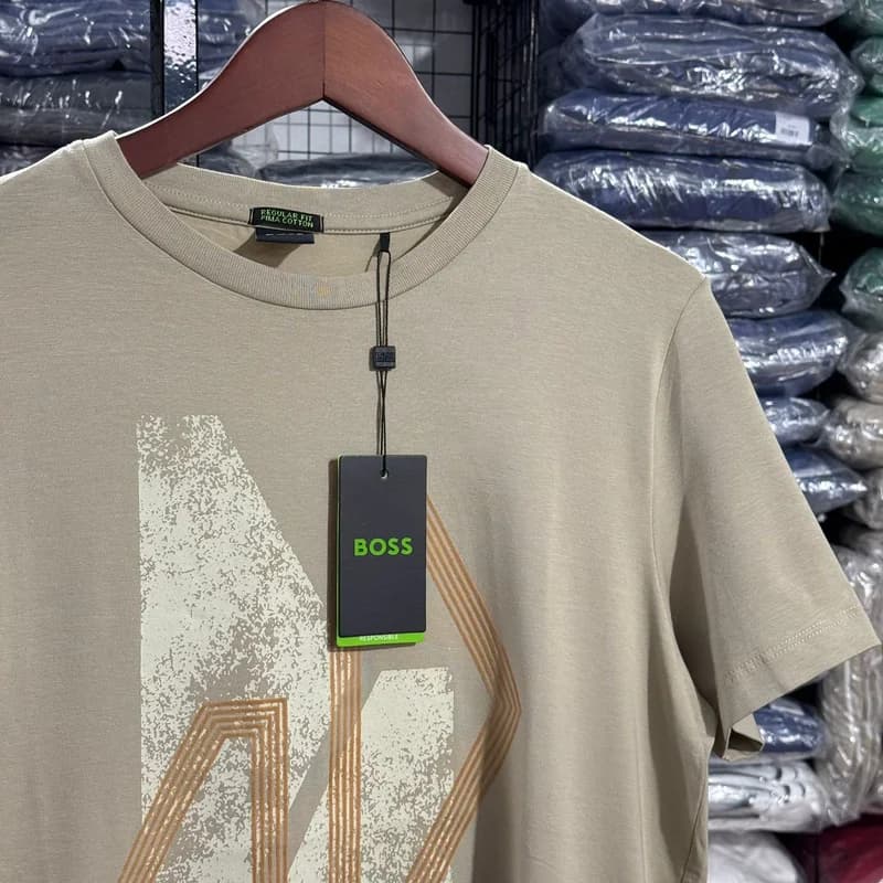 Camiseta Estampada Hugo Boss cor Bege — imagem 1 de 1