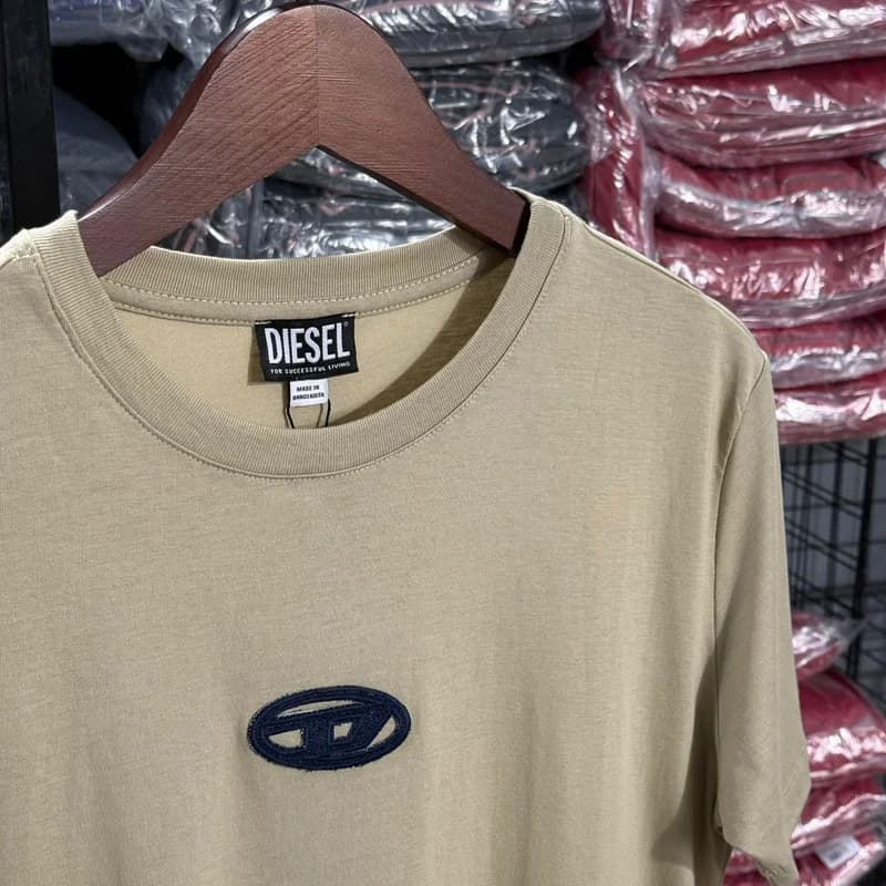 Camiseta Estampada Diesel cor Bege — imagem 1 de 1
