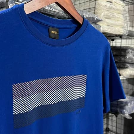 Camiseta Estampada Hugo Boss cor Azul Royal — imagem 1 de 2