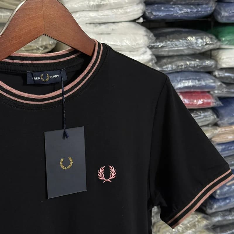 Camiseta Estampada Fred Perry cor Preta